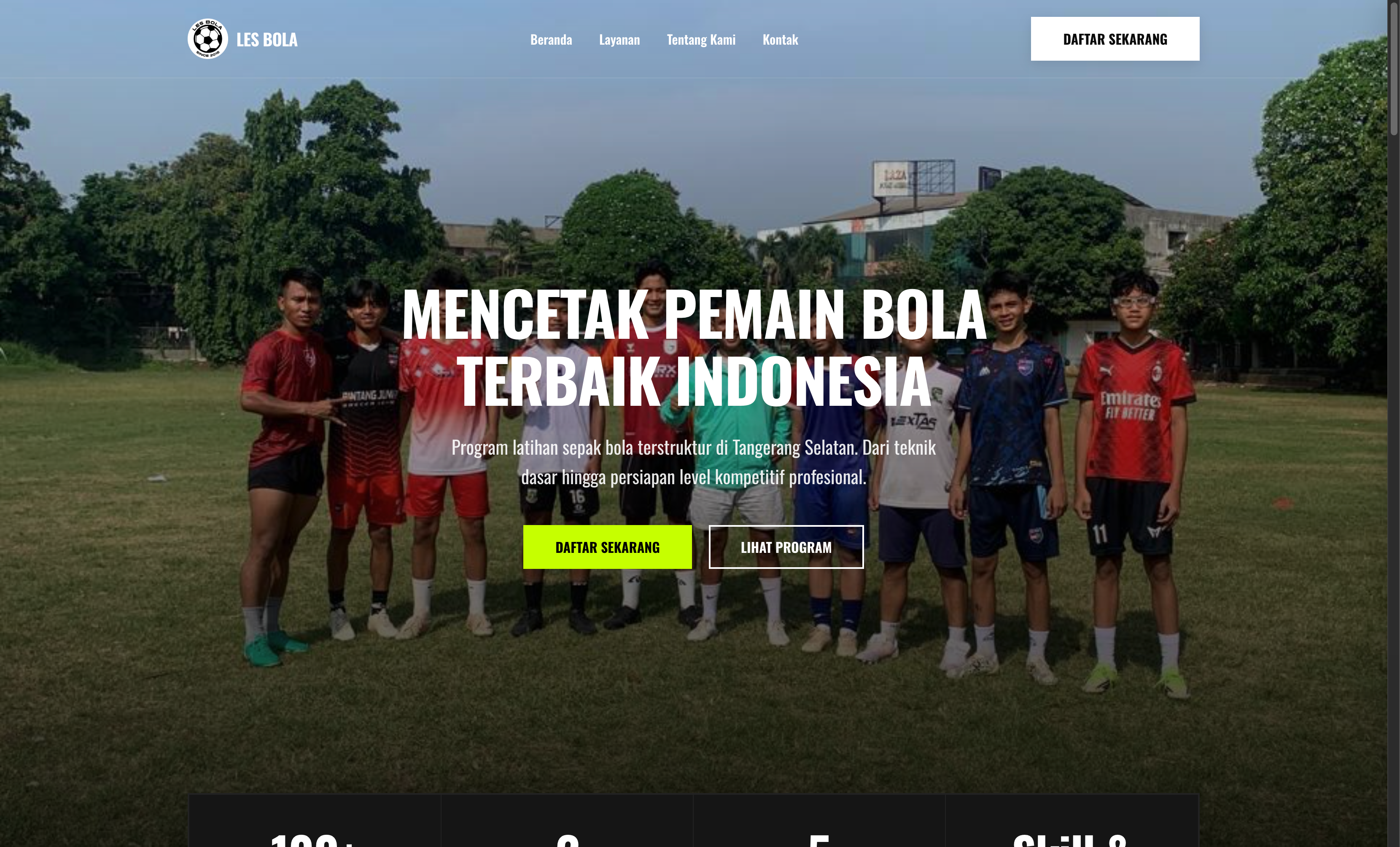 Tampilan website Les Bola